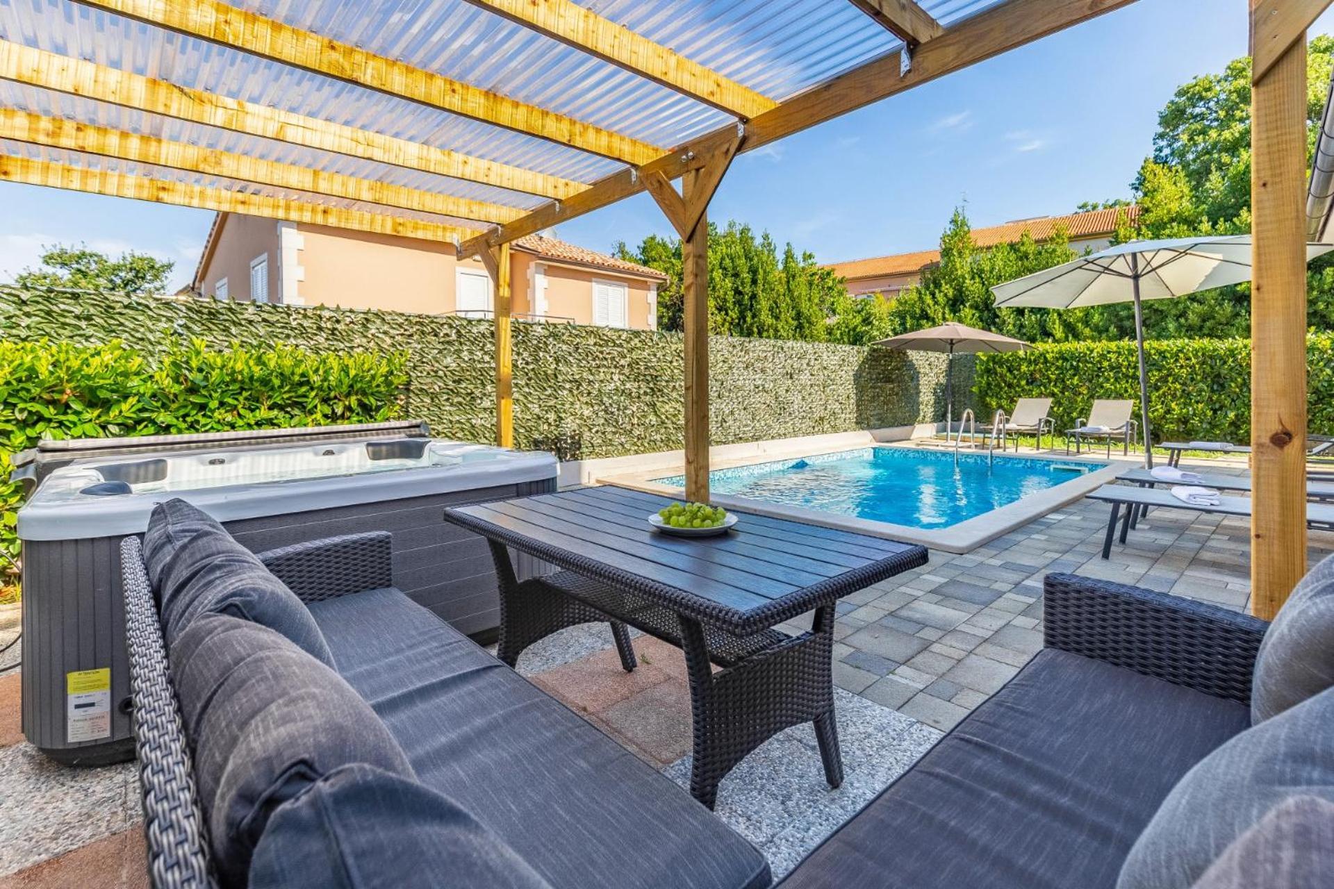 Villas Lotus With Pool And Jacuzzi PUY Eksteriør bilde