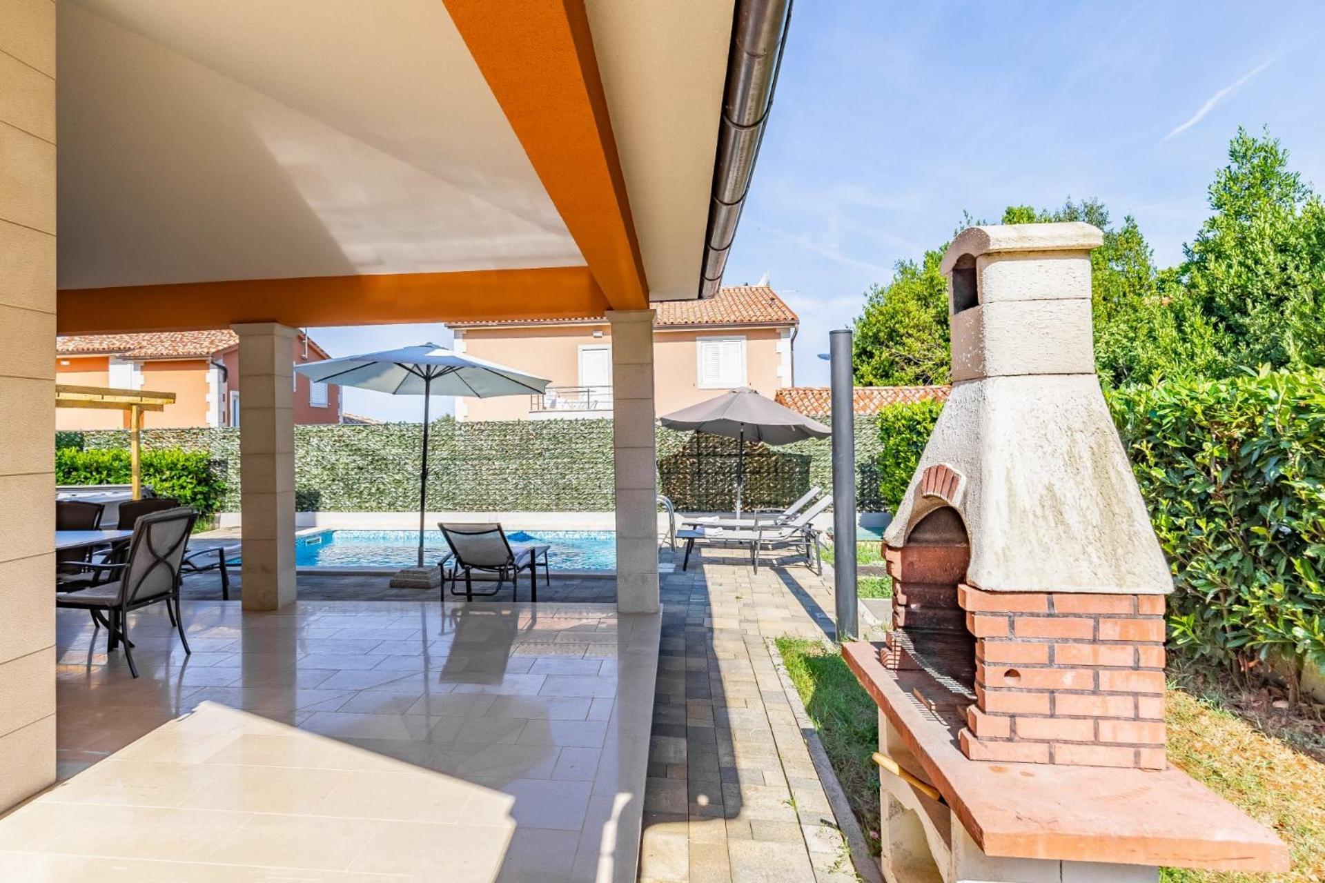 Villas Lotus With Pool And Jacuzzi PUY Eksteriør bilde