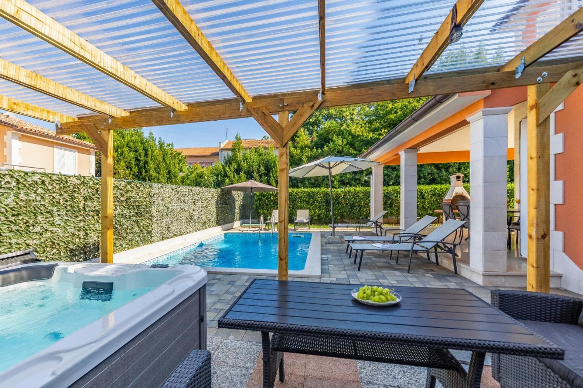 Villas Lotus With Pool And Jacuzzi PUY Eksteriør bilde